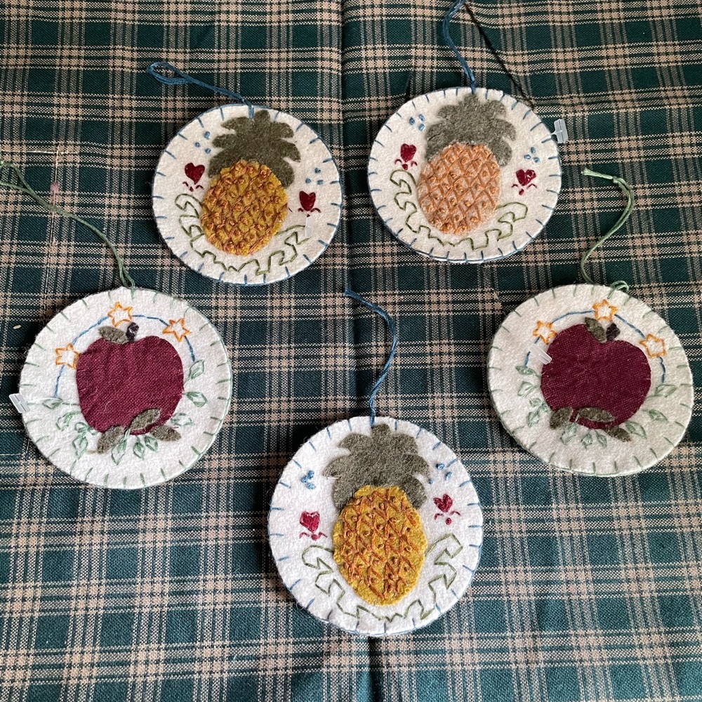 Primitive Felt Pineapple /Apple Art Ornaments, set of 5. Detailed felt appliqué